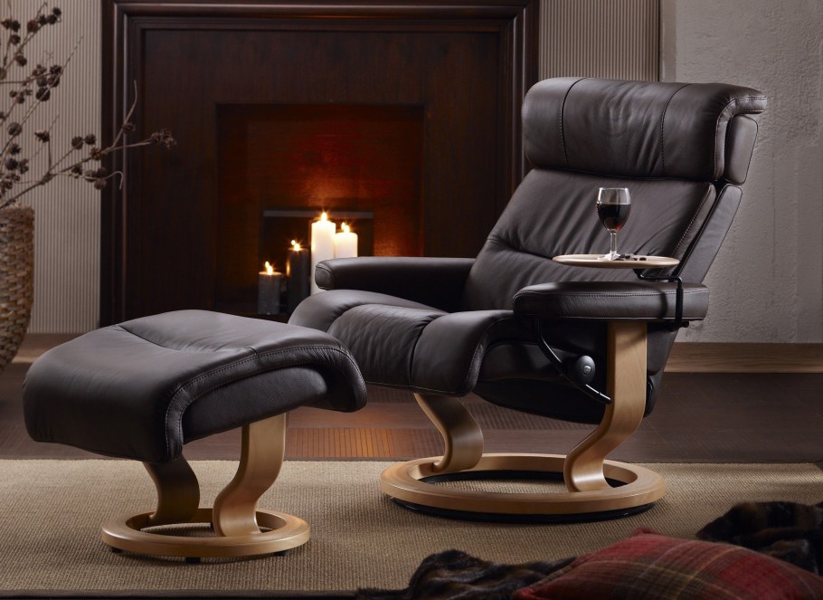 Кресло с откидной спинкой