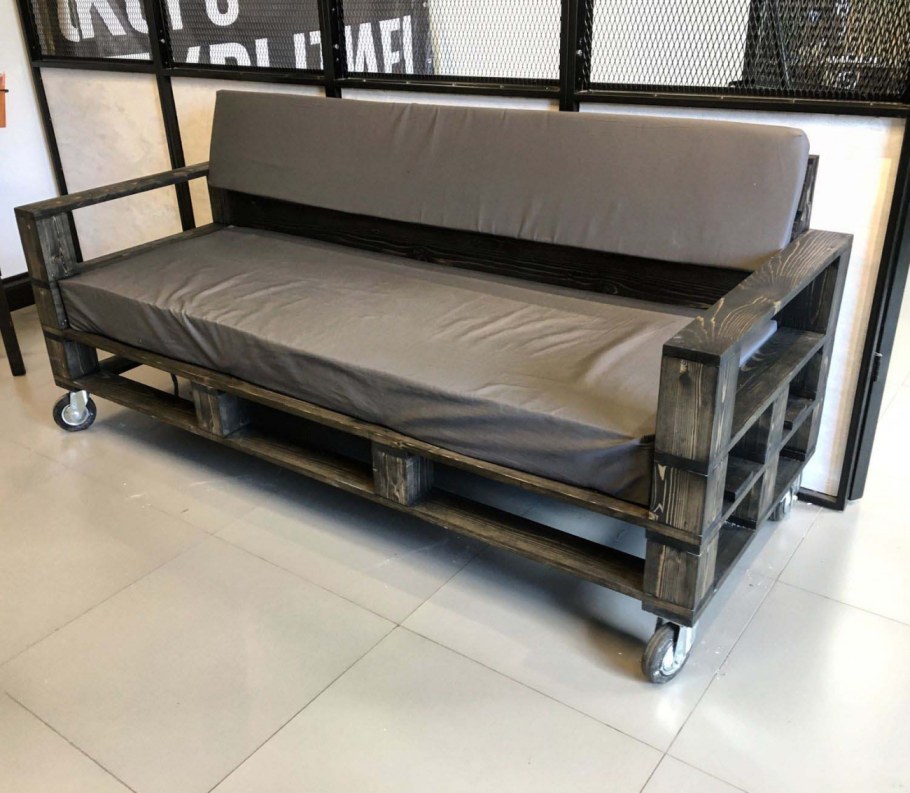 Диван лофт на колесах