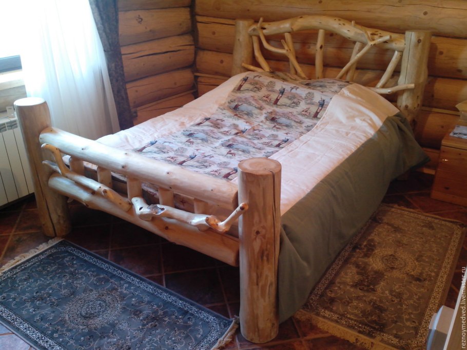 Кровать из кругляка