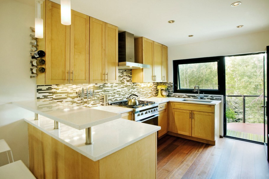 Кухонный остров с двухуровневой столешницей