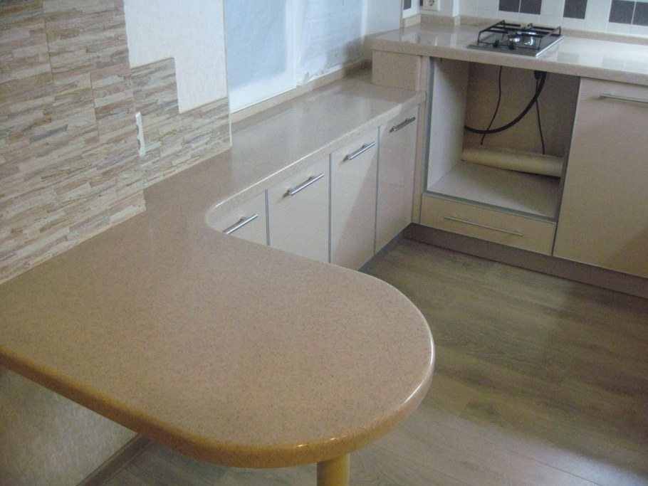 Совмещение столешницы с подоконником