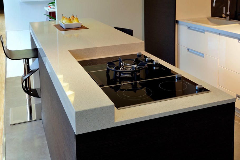 Тонкая столешница кварц