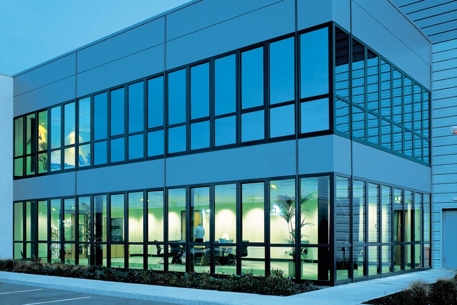 Остекление общественных зданий