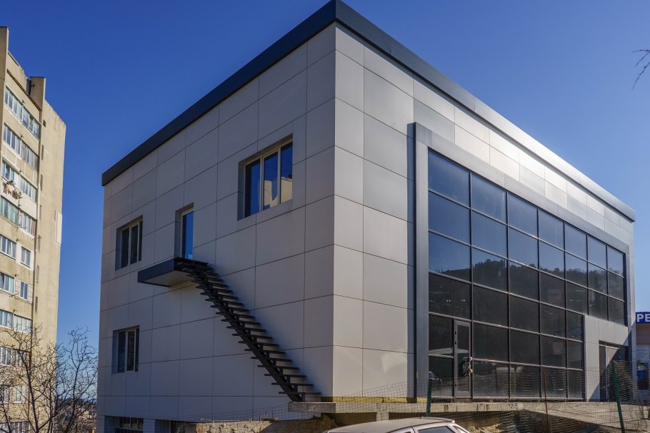 Фасады dvuxetajnoe zdaniya алюкобонд композит