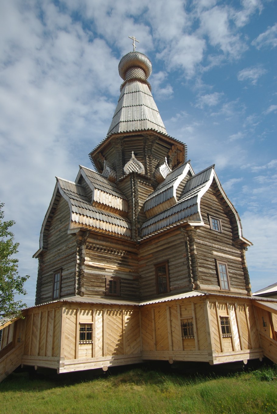 Село Варзуга шатровый храм