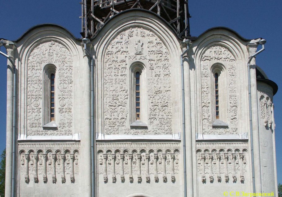 Каменную резьбу собора во Владимире