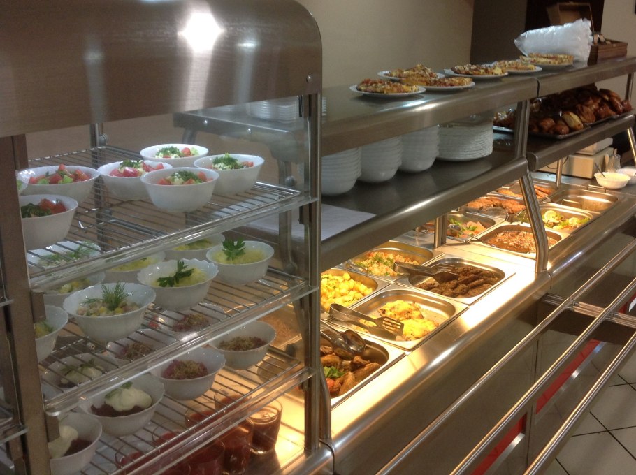 Раздаточная в столовой