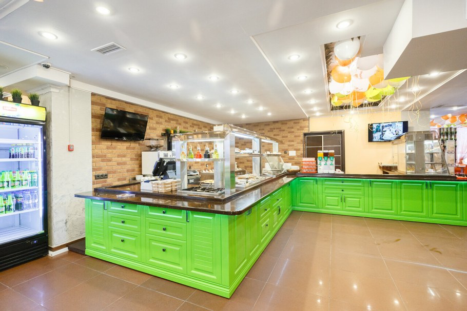 Зона раздачи в столовой