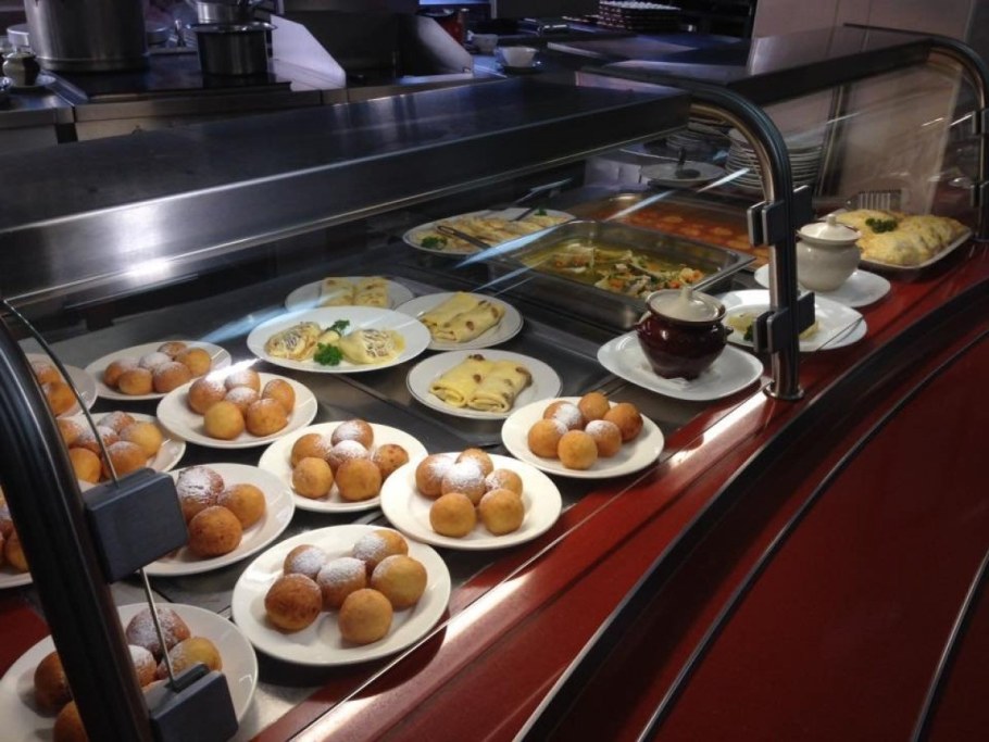 Ассортимент блюд для столовых