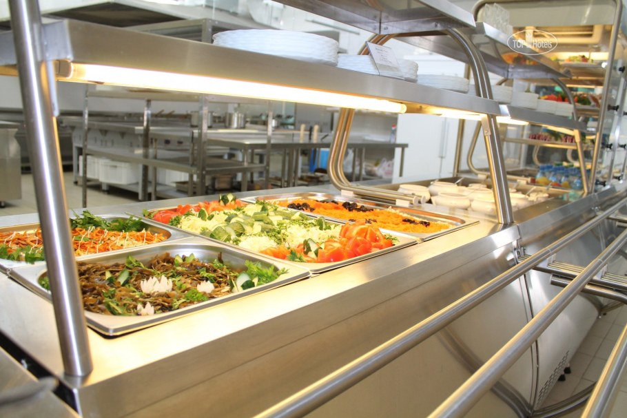 Столовая с линией раздачи красивая