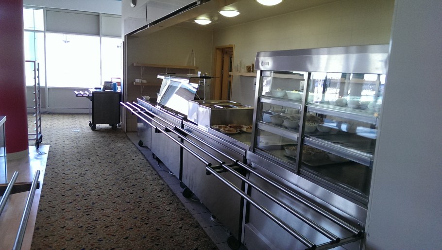 Раздаточная в столовой