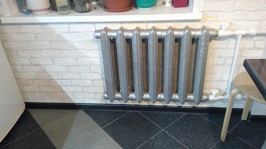 Плитка за батареей