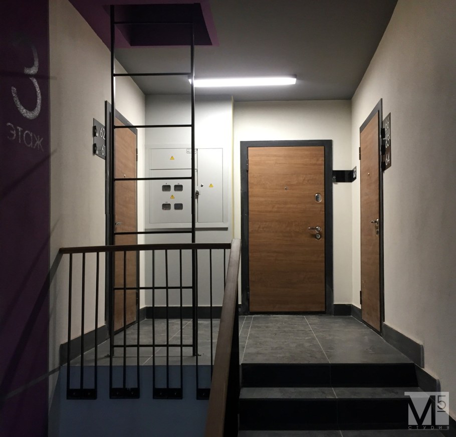 Тамбур прихожая в коттедже