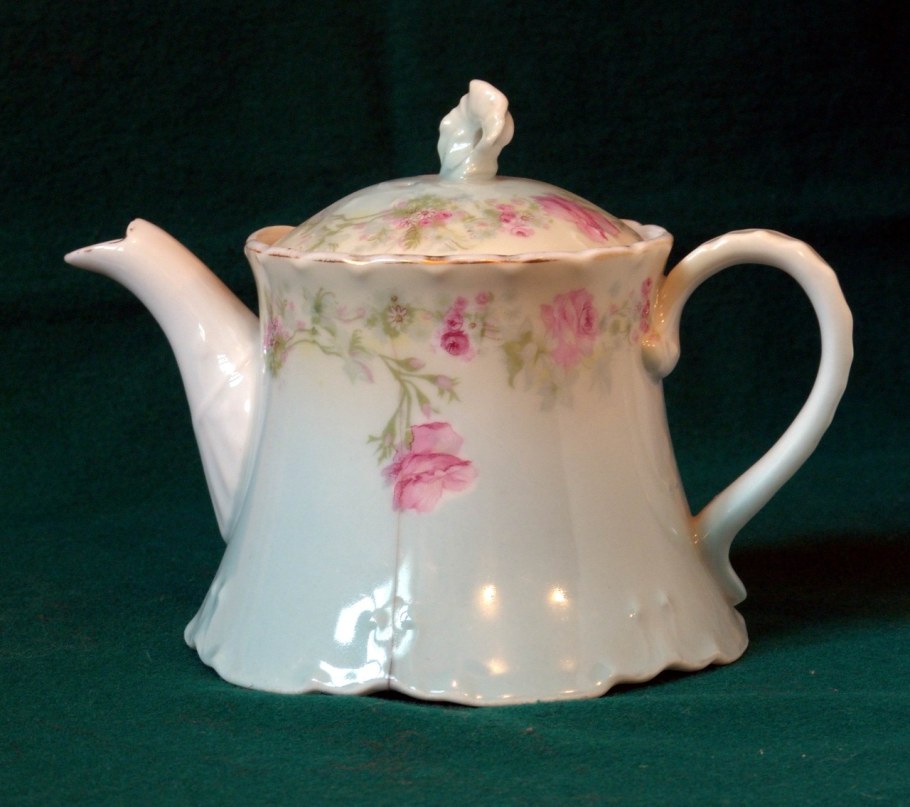 Французский фарфор зеленые тарелки старинные