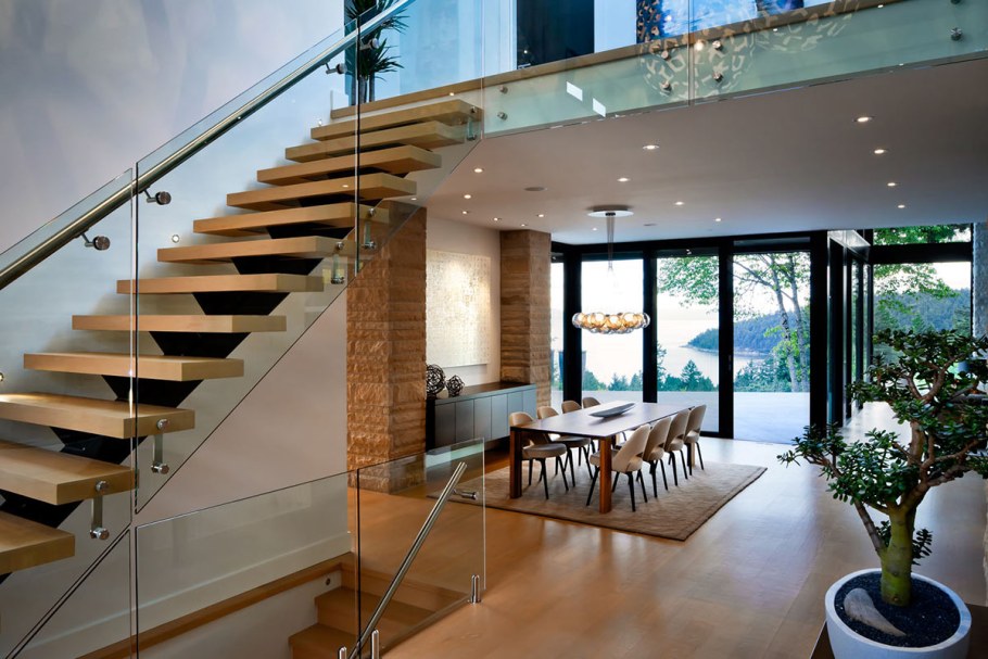 Лестница в коттедже