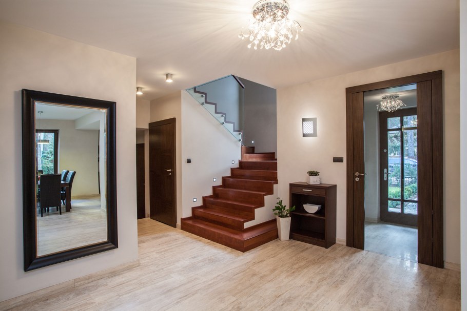 Отделка коттеджа внутри