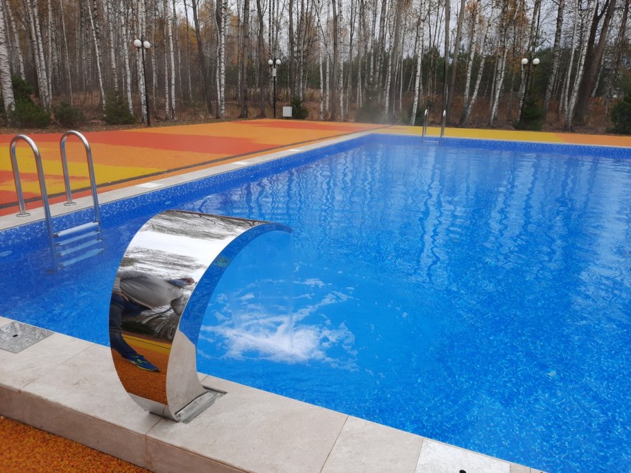 Отдых у бассейна