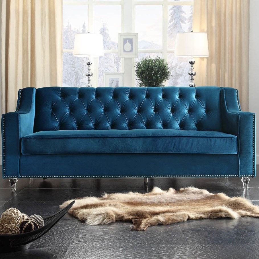 Синий бархатный диван