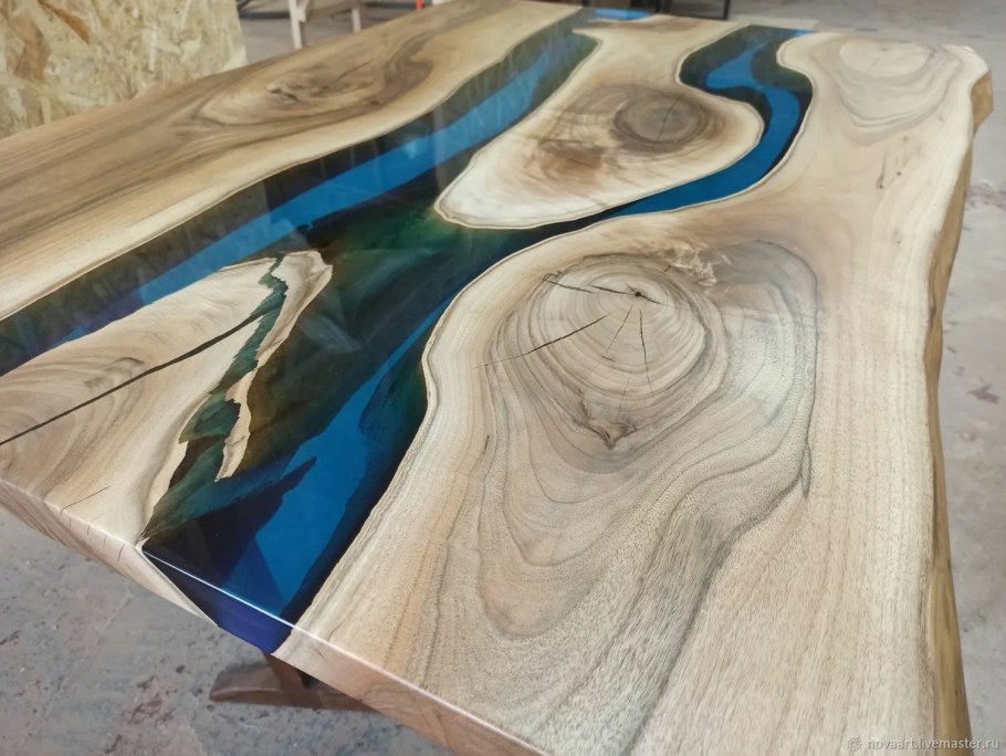 Журнальный круглый стол лофт из карагача