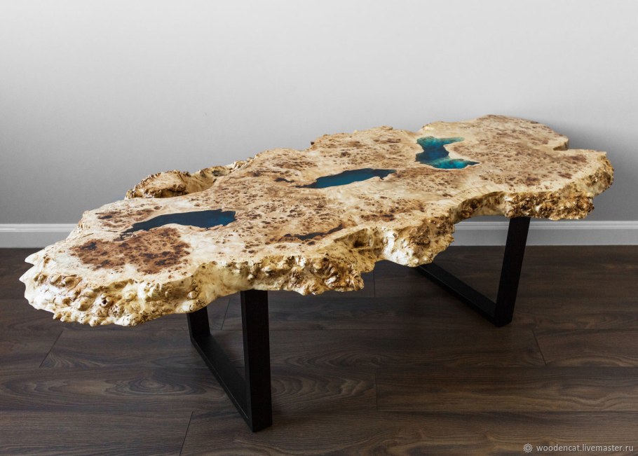 Стол из слэба с рекой