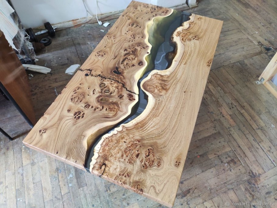 Стол из слэба и эпоксидной смолы