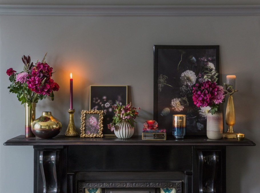 Подсвечники в интерьере гостиной