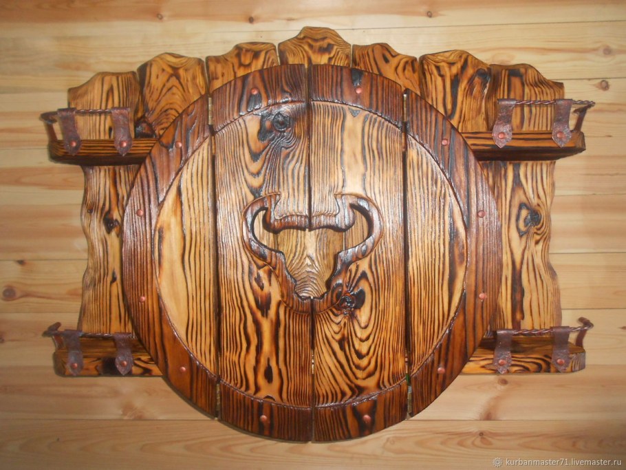 Состаренная деревянная мебель