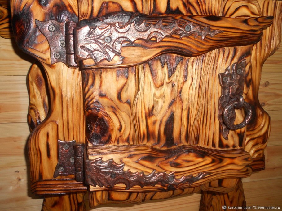 Лавочка с резными ножками