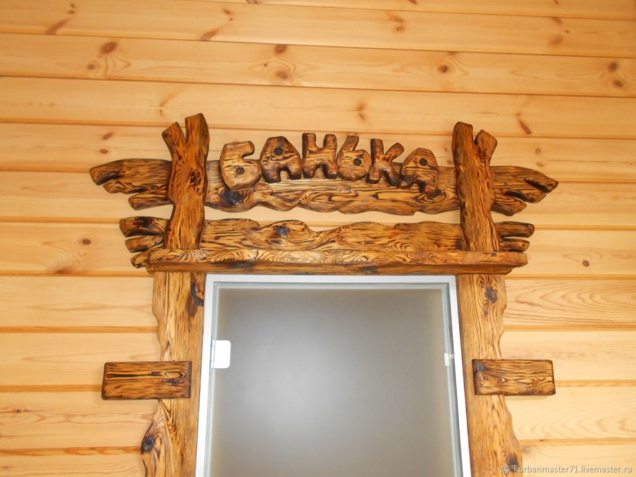 Вешалка из дерева