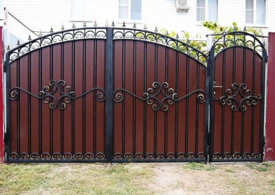 Кованые ворота с калиткой