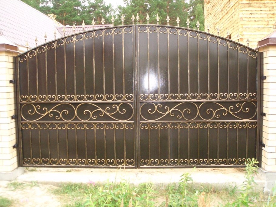 Ворота с элементами ковки фото