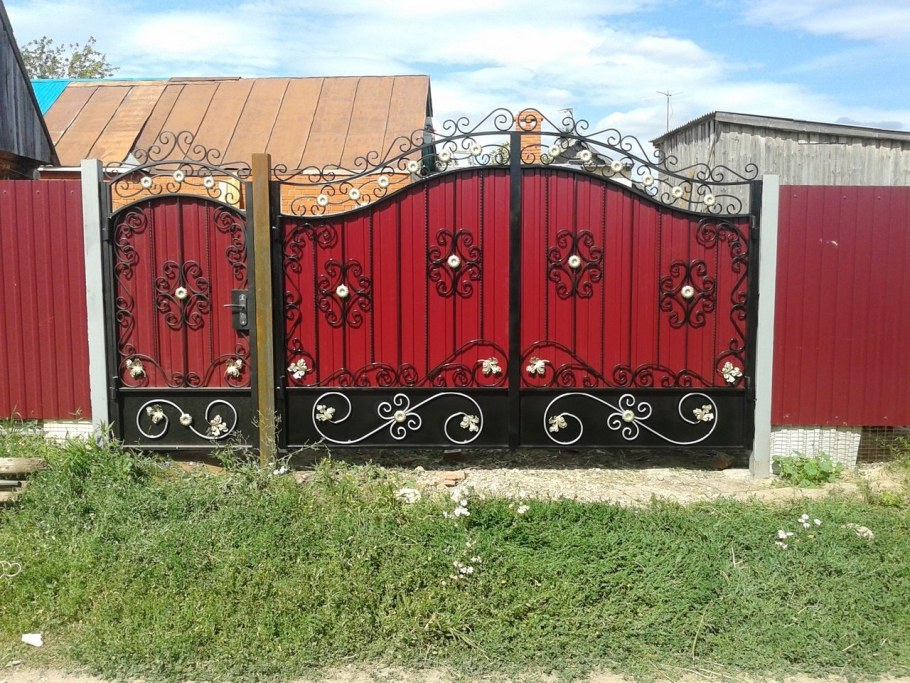 Ворота с узорами из профнастила