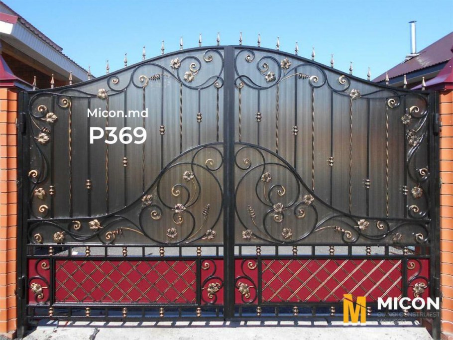 Кованые ворота с поликарбонатом