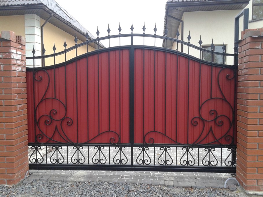 Кованые откатные ворота