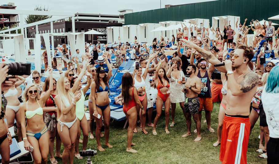 Роуз бар Крокус Сити