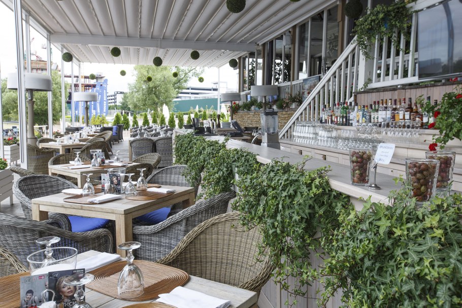 Ресторан под открытым небом