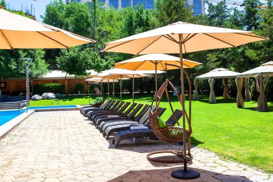 Отель Hrazdan Ереван