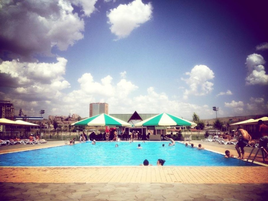 Открытый бассейн Аван Ереван