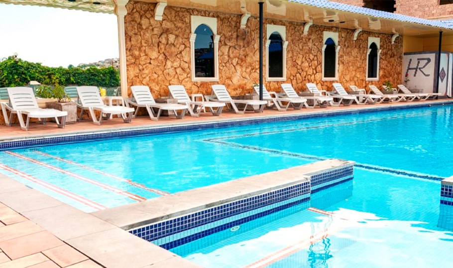 Бассейн в Ереване