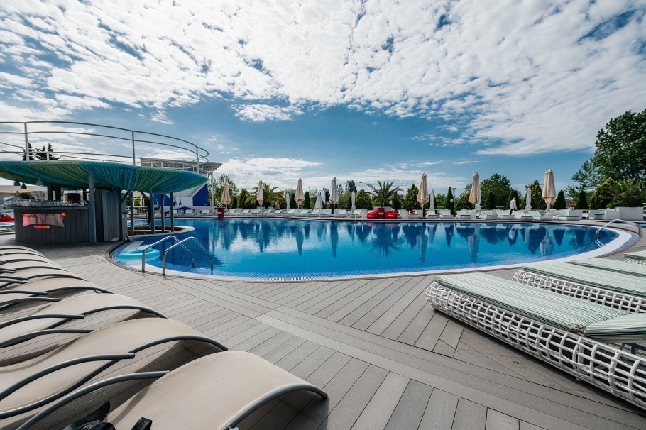 Latar бассейн Ереван