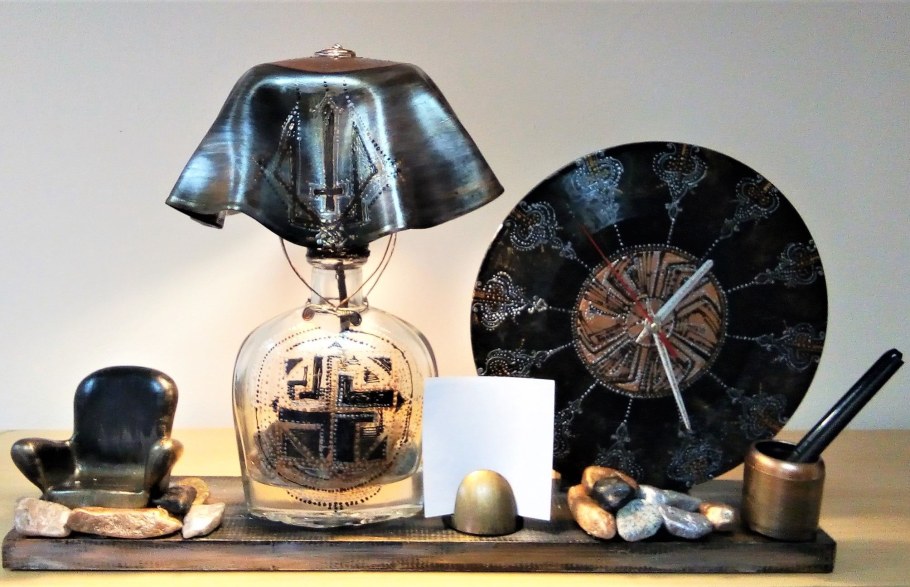 Настольная лампа из дерева