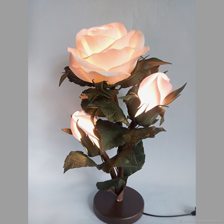 Светильник из дерева