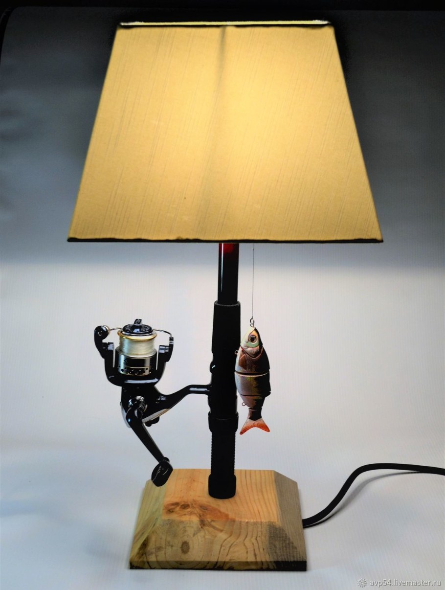 Светильник из дерева