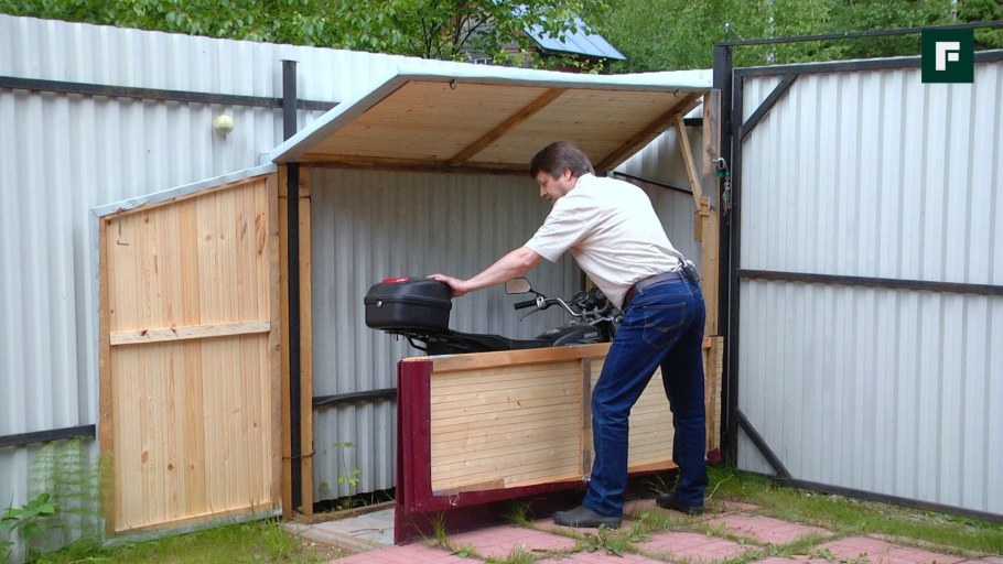 Гараж для мототехники на даче