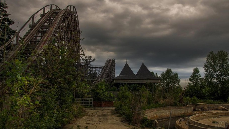 Заброшенный парк аттракционов Диснейленд