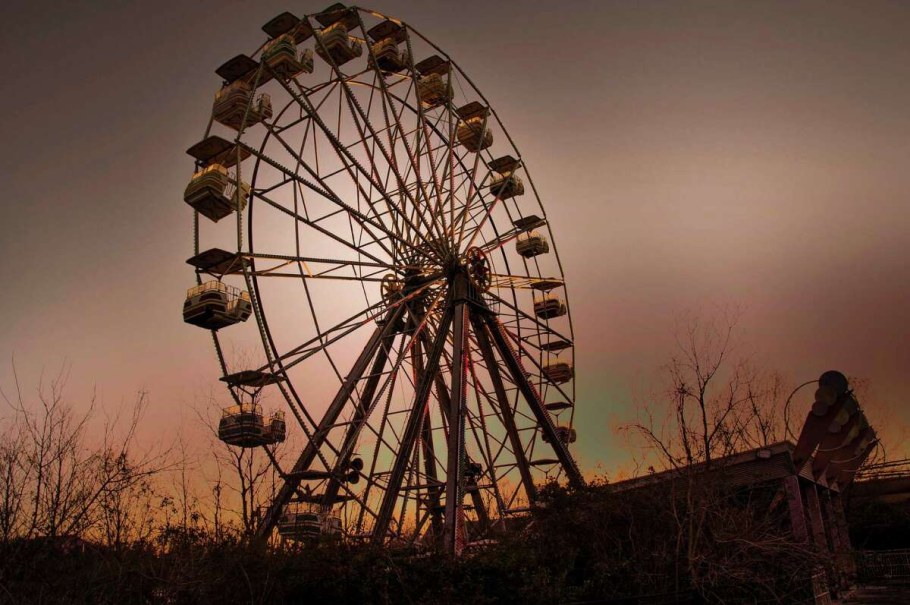 Заброшенный парк аттракционов Диснейленд