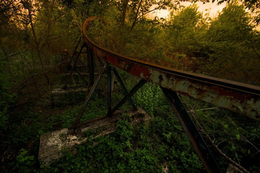 Старый заброшенный парк