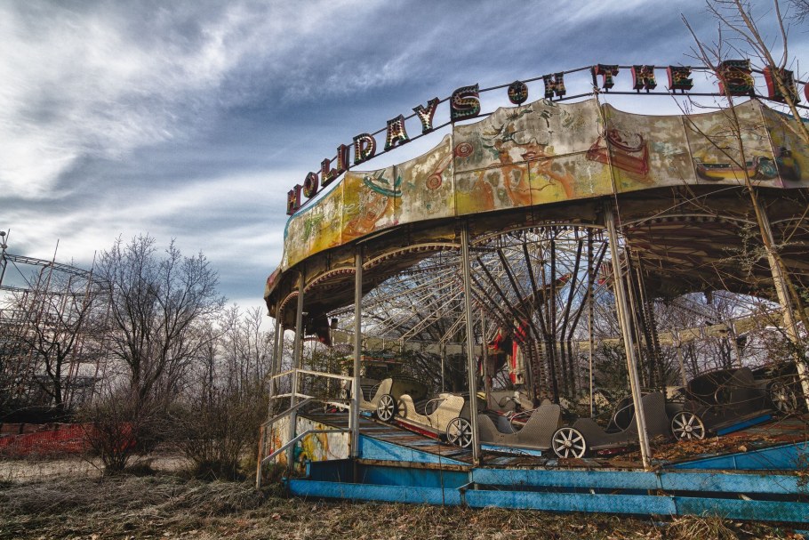 Венев парк заброшенных аттракционов