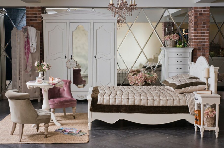 Цветная мебель в стиле Прованс Франция