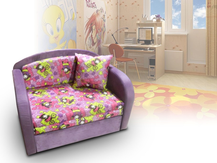 Маленький детский диванчик